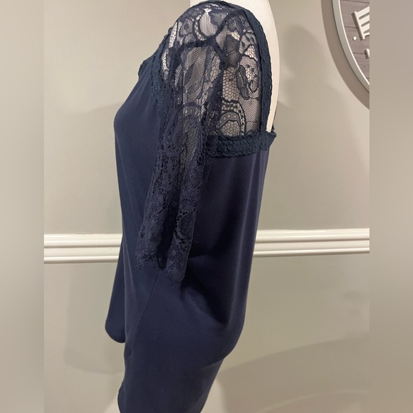 Women's Blue Lace Short Sleeve Top Size Medium - Picture 8 of 8